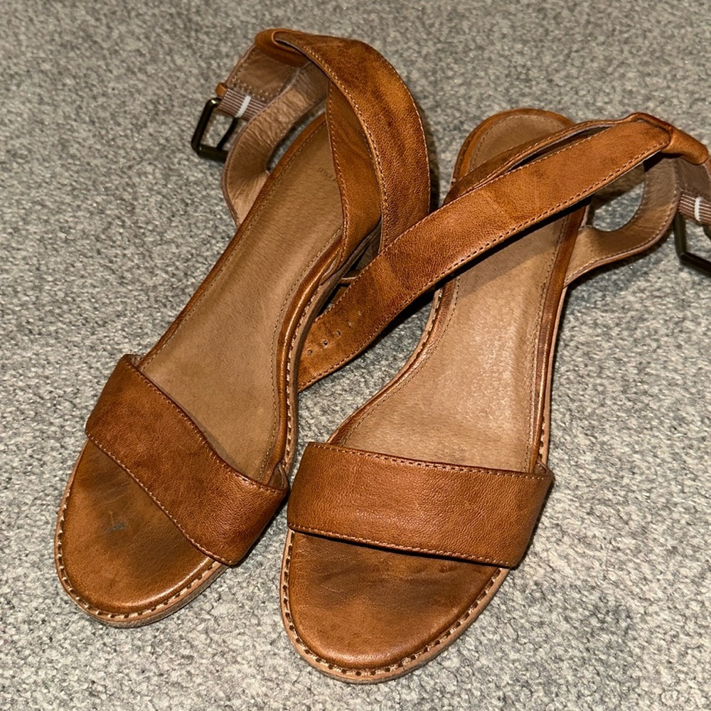 FRYE leather Sandals